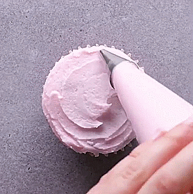 holo-ween:  Halloween Treats 🎃  I&rsquo;m making these! 