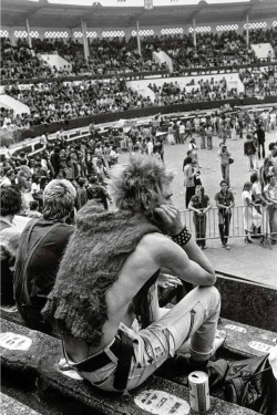 le-narrateur:  Paul Simonon, bass player for The Clash, in the audience of the first European Punk festival, Mont de Marsan (France), August 5-6 1977