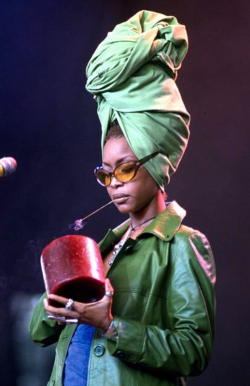 hailneaux:  Erykah Badu during The Smoking Grooves Tour (1997)