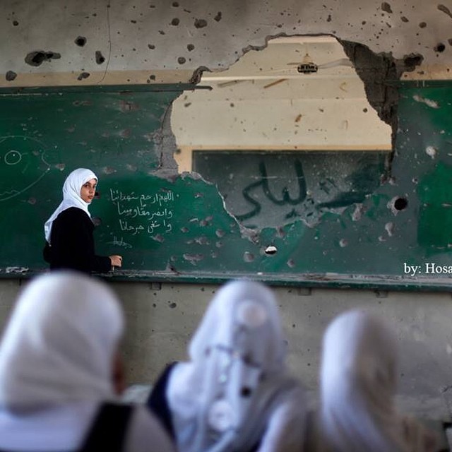 selanus:  Scuola a #Gaza. Riprendono le lezione, perché la vita è più forte di