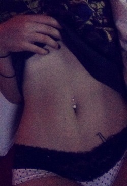 vertibri:  I got my belly button pierced today and I loovveee itttt so much