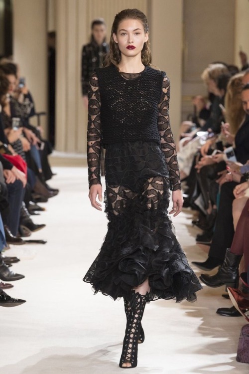 crystallinediamonds:Giambattista Valli Fall 2017 Ready-to-Wear collection.