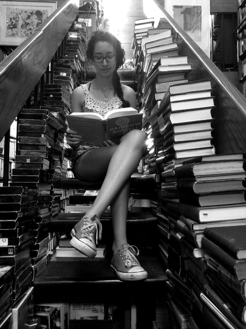 rainydayscoffeeandbooks:  Reading in NYC