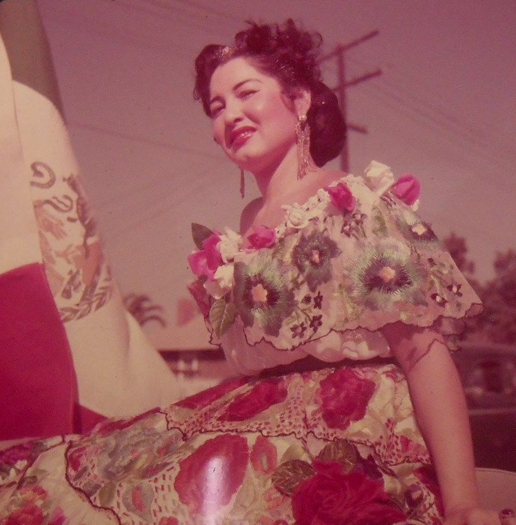 girl-o-matic:  L.A. Mexican Fiesta festival - c. 1940s - 1950s 