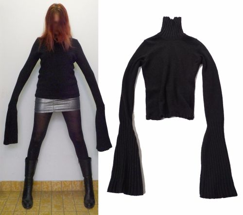 snakegay:humalien:TURTLENECK WITH EXTENDED SLEEVES FROM ANN DEMEULEMEESTERi tie the ends of the slee