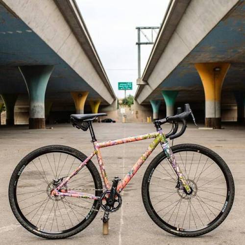 hizokucycles: #Repost from cyclist @lockedcog - @nommeke ’s terminally ill setup Hi Res photos on th