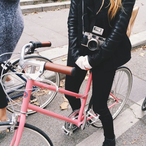 thebicycletree: Prepared for a crisp day of exploration with the stylish @sarahirenemurphy & @ju