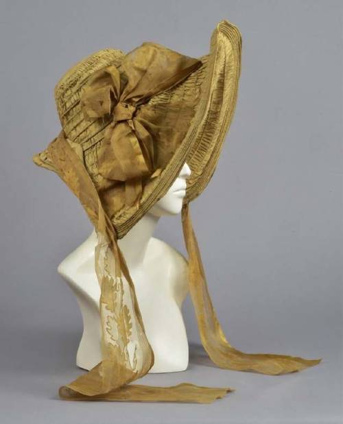 historicaldress:ALL ORIGINAL SILK DRAWN BONNET, 1820sPale gold silk, the crown having nine ribs, ove