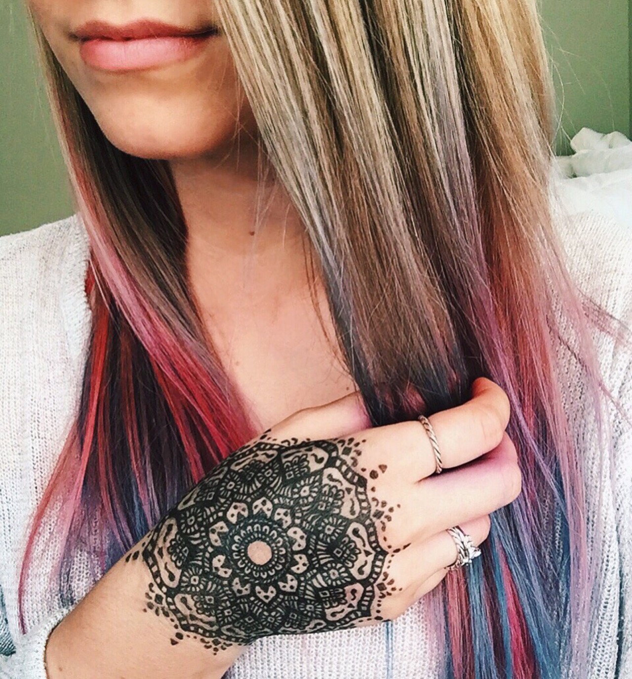 paulasavage:  I draw on my hand and paint my hair