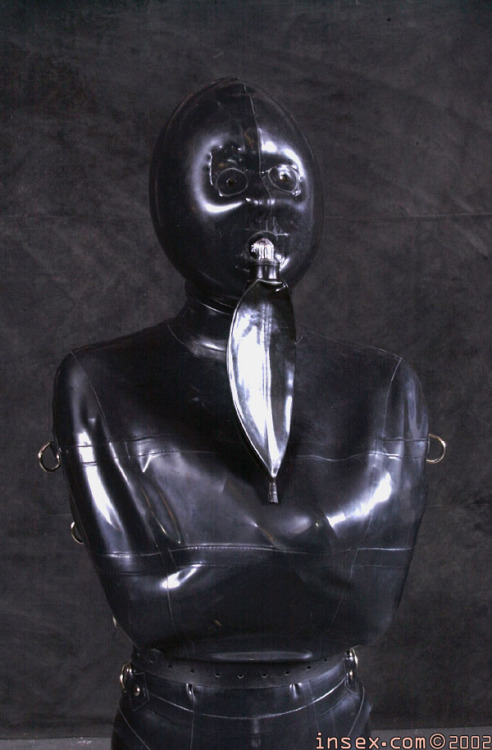 pupnico:  boyryan54: It started with an innocent date with a dom. Three months later, it had a hard time remember its own name. The dom has made sure all the gimp knows is rubber and bondage.   I wish I could meet an “innocent” dom that would keep