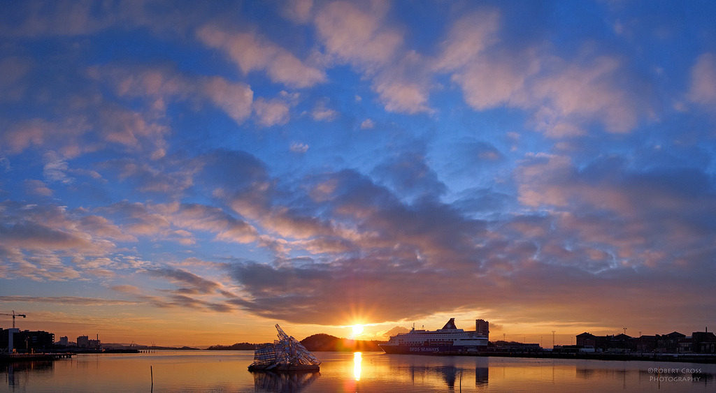 photosofnorwaycom:  Hello and goodbye: Norwegian sunset version by RobertCross1 (off