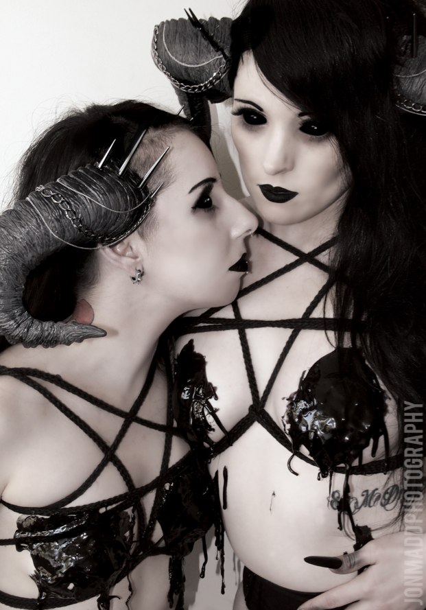 paranoirmodel:  Photo by Jon MaddParanoir &amp; Elle Bloodlust Horns by La Boutique