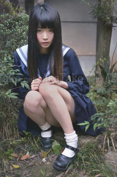 kawaii-kirei-girls-and-women:  可愛い adult photos