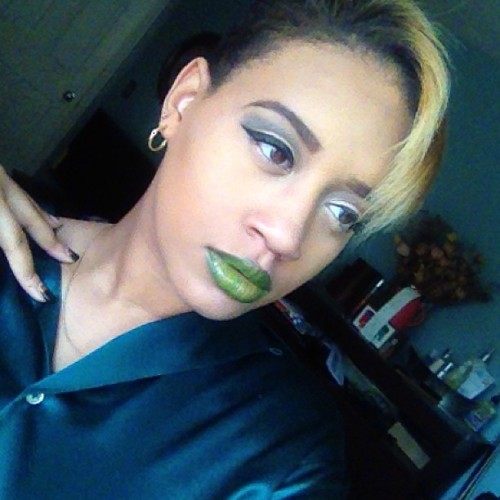 Emerald #makeupmania #makeupbyalexis #mua #alexisthemua #greenlips #lipservice #cutcrease #brows I m