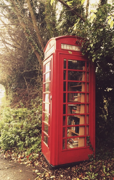 pollyandbooks:Out in the countryside today. Found a mini library inside this telephone box.  ❤️