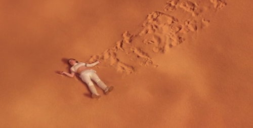 cupcakelogic:out of context this is a picture of senator amidala who is not very good at making sand