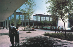 80sretroelectro:  MKDC, Shopping Building at Milton Keynes, 1982 Scan 