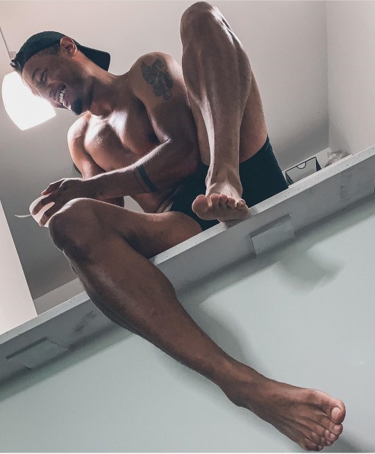 feetmakesmehard: