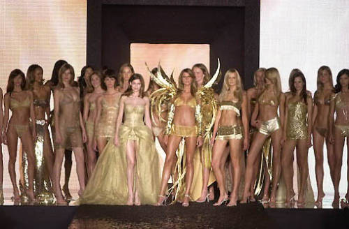 Victoria’s Secret Fashion Show 2000 Closing