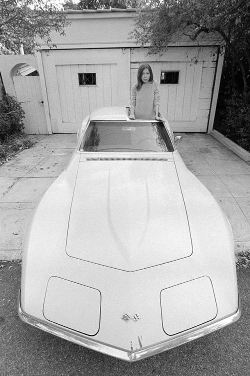 robertdarling: Joan Didion with her Corvette Stingray Photos: Julian Wasser, 1968