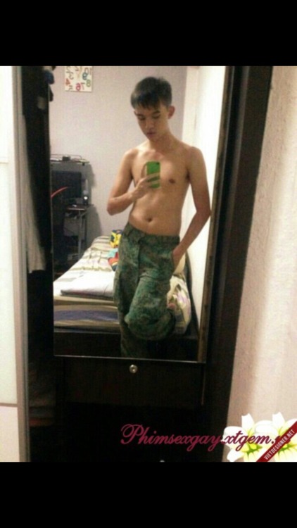 sgnottiboys: sgmirror:Horny Singapore bottom.Eric slut