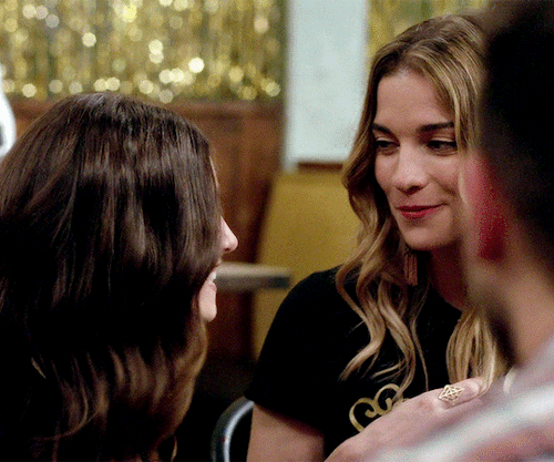 madsbuckley:GET TO KNOW ME ➣ Ships ♡Alexis Rose &amp; Twyla Sands♡ - Schitt’s Creek (2015-