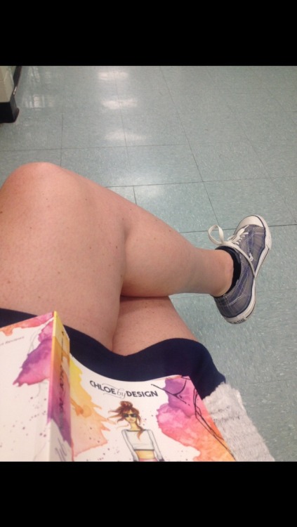 ankletwifey:@iloveladiesfeet Out and about.Many thanks to cagestore for this link!The anklet tells a