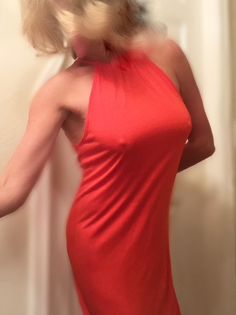 roseisnotred:  soccer-mom-marie-2:  BRALESS FRIDAY- and I’m trying on a dress I