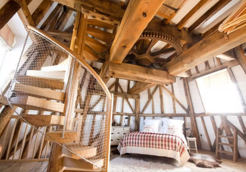 gravity-gravity:  Old Smock Windmill in Kent via Airbnb