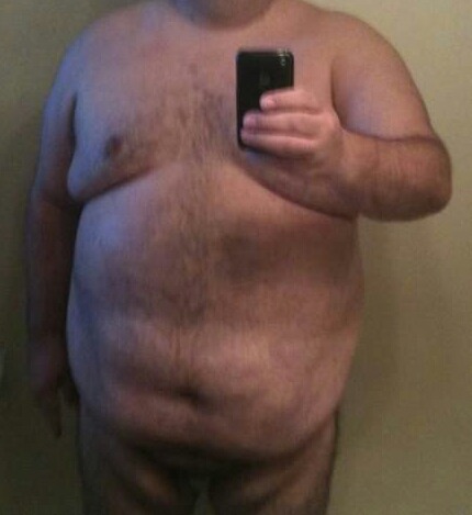 luvbigbelly:  Nice belly that I would love to play with. Look at that belly button.. nice and deep.
