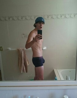 sandboytx:  Nice bulge, Andy!“Underwear selfie.”- andyroyz  