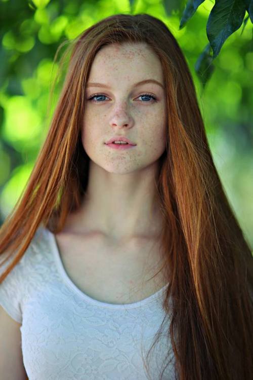 yesgingerfriend:praetorianguard-x:Stunning redhead.No make-up. Long red hair. Freckle face, PerfectK