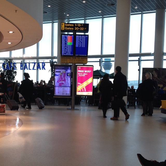 Until we meet again ☺️ #Manchesterairport #UK #weekendtrips #love #city #gates