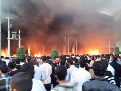 m4zlum:Heavy clashes between Kurds and Iranian Regime in Mahabad after 26-year old Kurdish woman, Fa