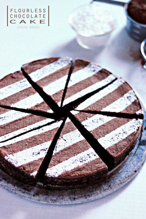 bakeddd:flourless chocolate cakeclick here for recipe