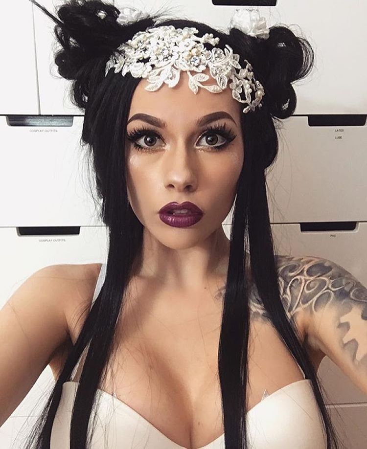 sabrina-nellie:  If you’re not following @verababylive you’re missing out 😍