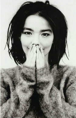 kill-the-teacher:  “While you are away my heart comes undone, slowly unravels in a ball of yarn” ♥ -Björk