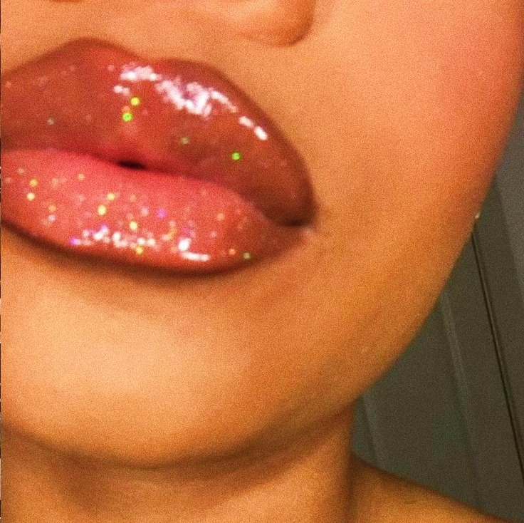 pocicon:         natural lips 