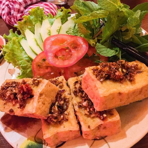 Long time no eat! The Vietnamese dish Dau Hu Chien Sa- Fried Tofu with Lemongrass. Yum. #vietnamesef