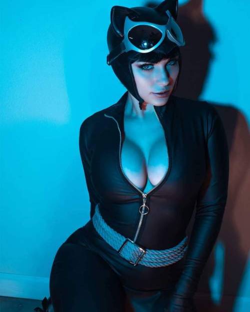 foxycosplaygirls - zeon-kaiju - Catwoman by Jennifer Van...