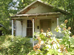 househunting:蹻/2 br Augusta, GA Looks haunted.