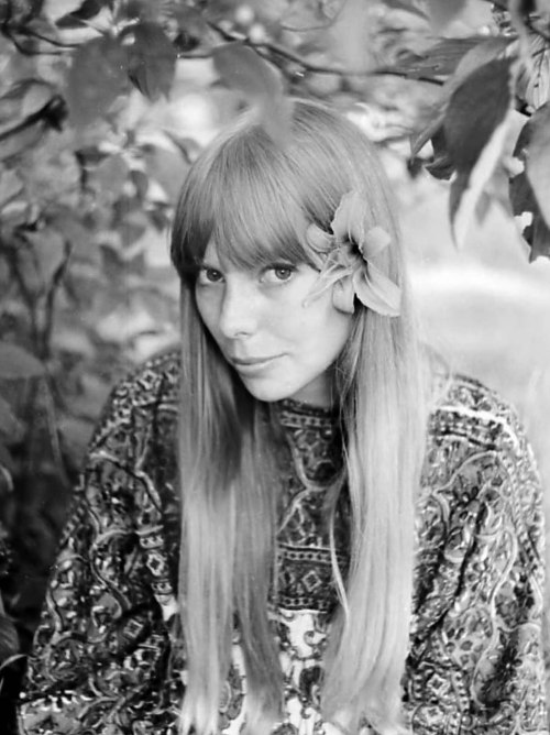 Joni Mitchell, 1968, by Don Howard.“When I heard, ‘You can’t do that, you’re a girl,&rsq