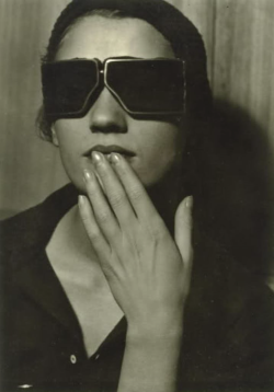 kvetchlandia:  Man Ray      Lee Miller, Paris      1929