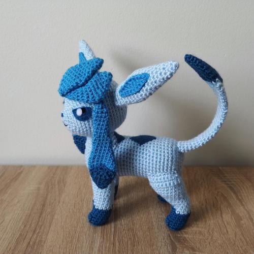 retrogamingblog2: Crochet Eeveelutions made by Kayla Shea