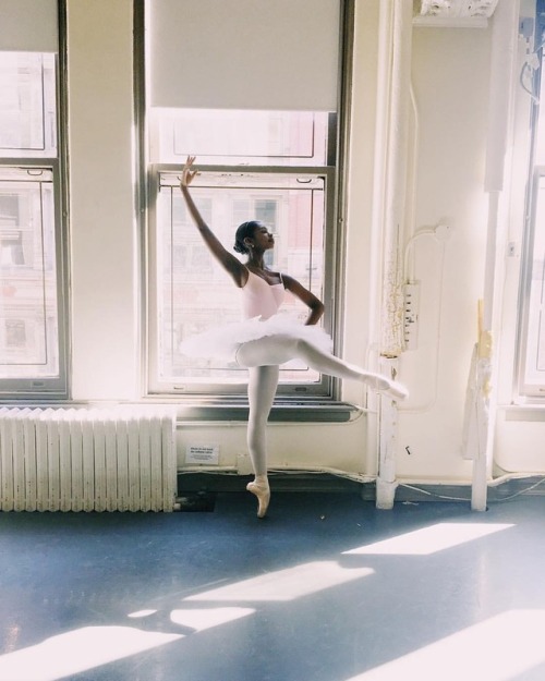 @amirahballerina ・・・• • #tutu #tutueveryday #ballet #ballerina #pointe #pointeshoes #paquita #ballet