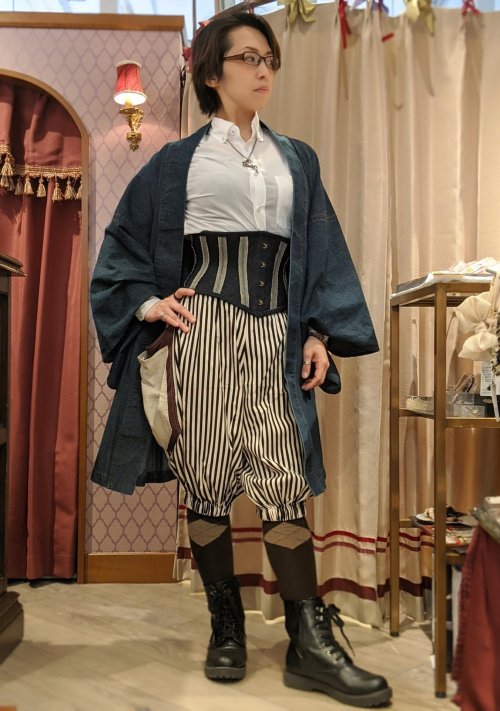 Steampunk inspired look by sHowka. I so want the recreate this with monpe pants + boots!If you don’t