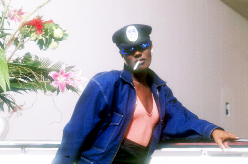 mabellonghetti:Grace Jones in her restaurant ‘La Vie en Rose’ in 1987 in New York City. Credit: Pete