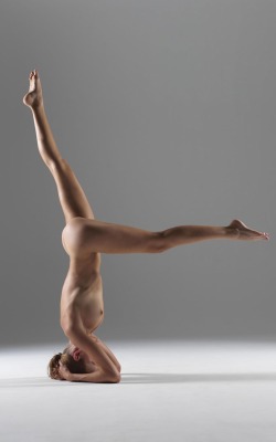 Pagelars:  Luba Shumeyko - Nude Yoga 2