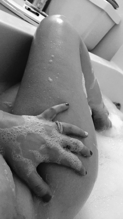 miss-loo-hoo:  Sent to my hubby, Bath time is my time. Although I do love to share with him. hopefully put a smile on his face.