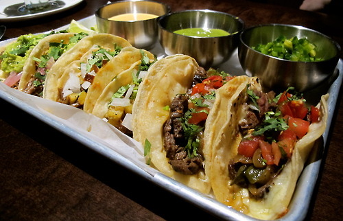 foodluxury:  Love Food? This blog is for you. 